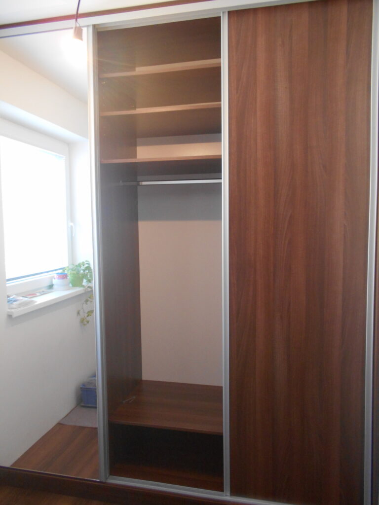 Vestavěná skříň do ložnice4